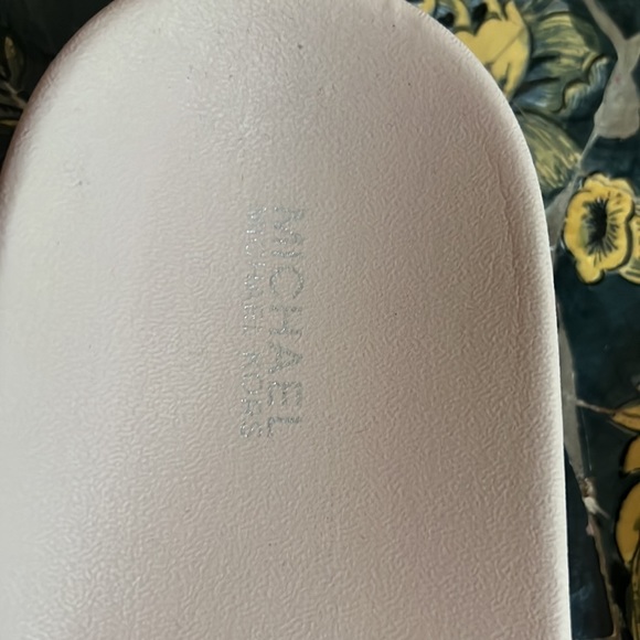 Michael Kors Gilmore Slides size 8M - Picture 4 of 8